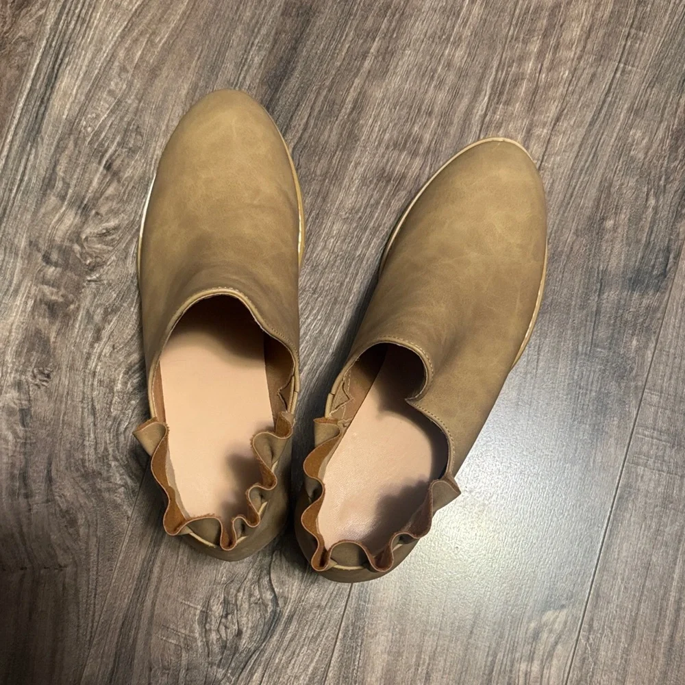 Amazon Brown Ruffle Flats - Picture 1 of 4